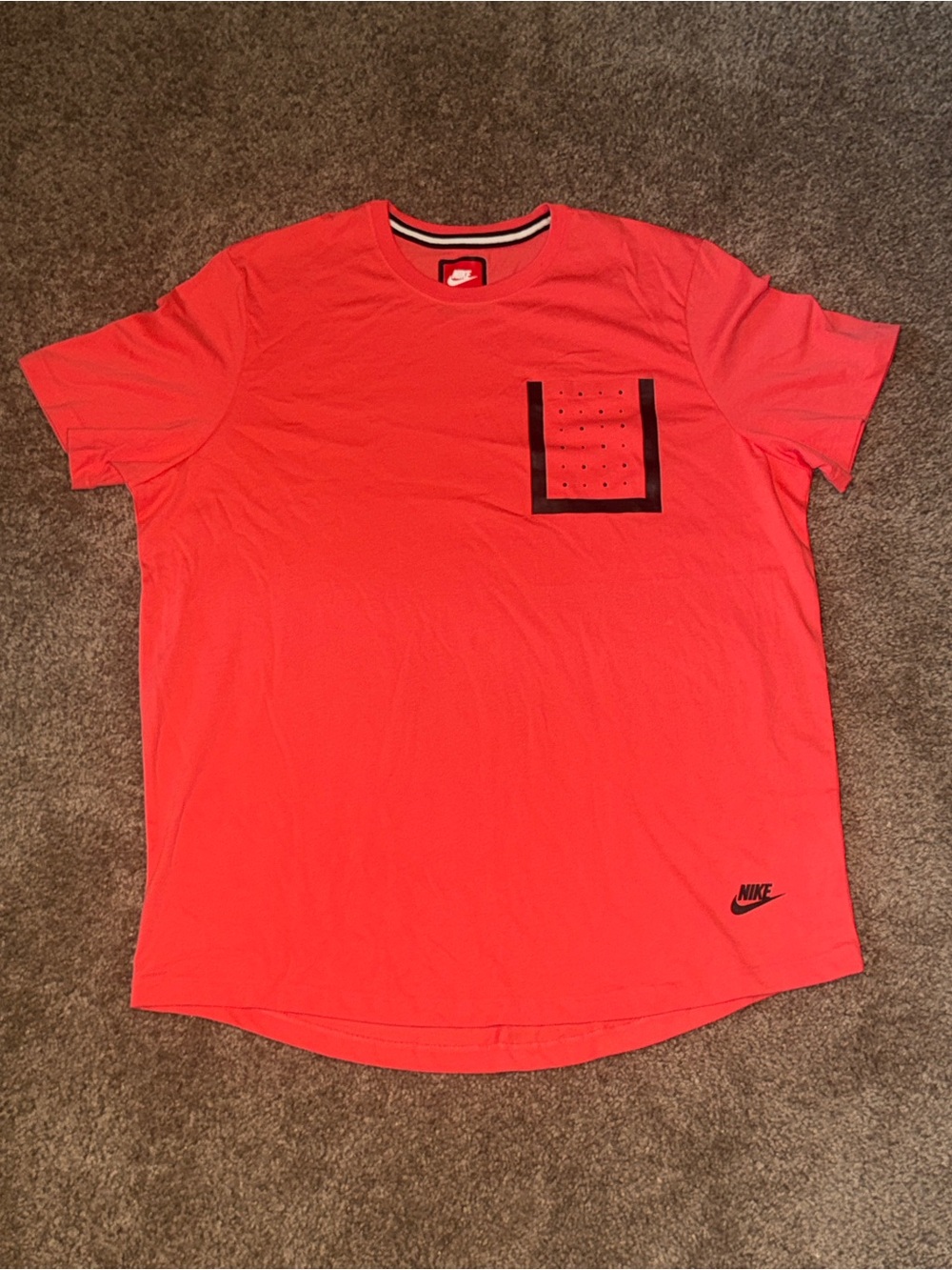 Nike Menβs Bright Coral Short-Sleeve Contrast Pocket